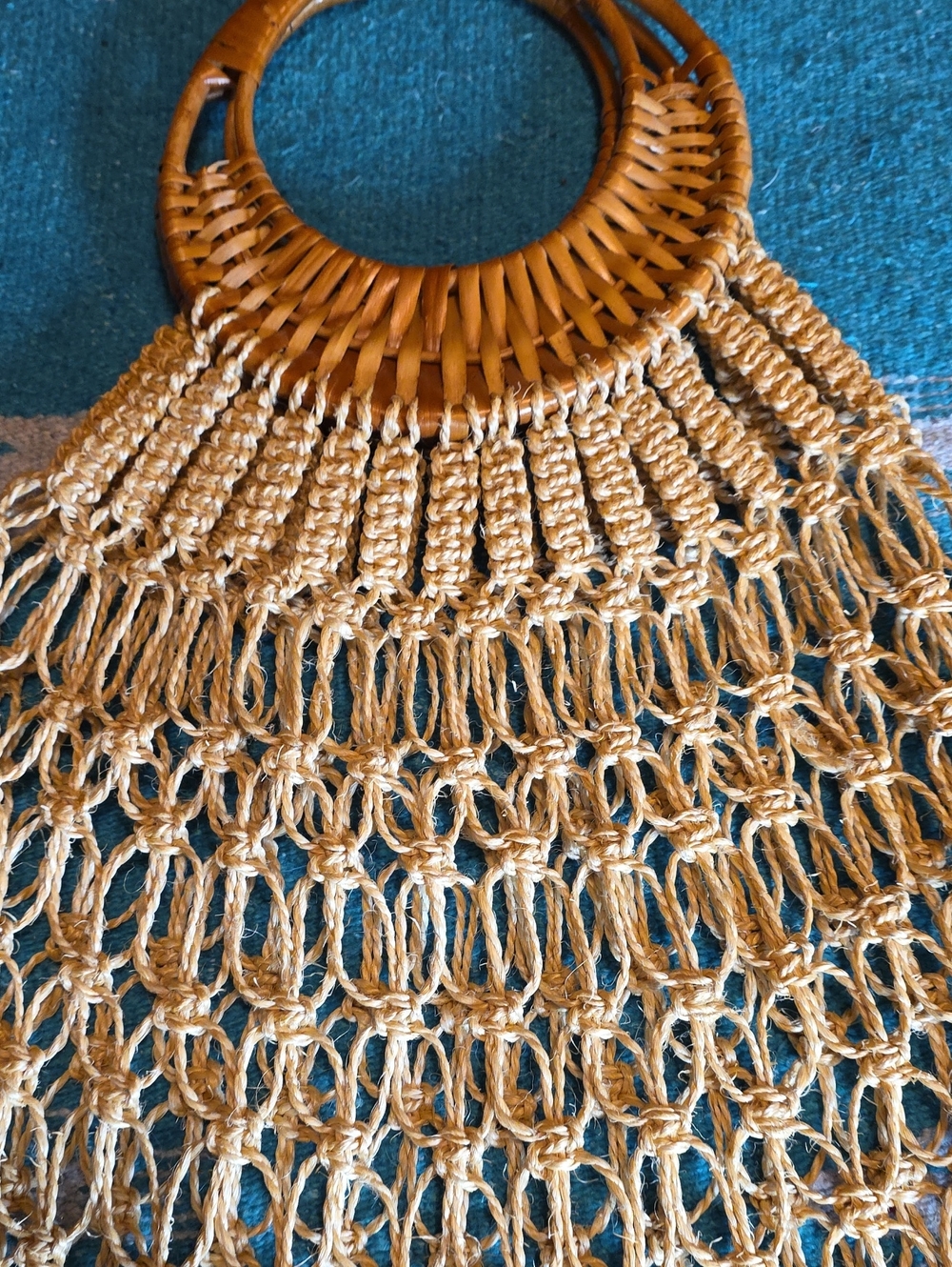 VTG Boho Macrame Straw Net Shoulder Bag Wooden Handle EUC - Picture 7 of 16
